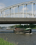 800747 Gezicht op een gedeelte van de De Meernbrug over het Amsterdam-Rijnkanaal te Utrecht, uit het noorden; op de ...